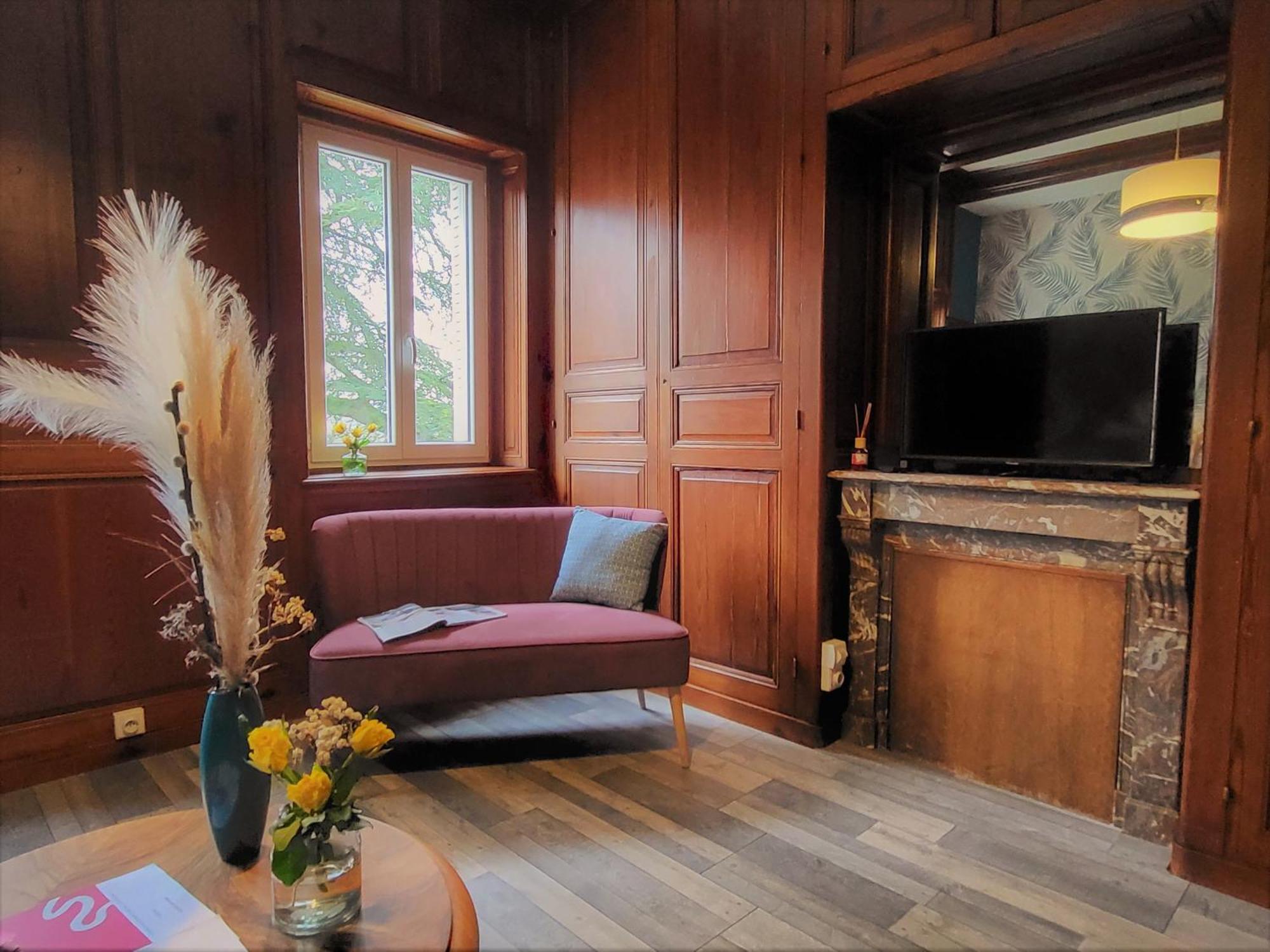 Sejour De Charme Au Chateau Avec Petit-Dejeuner Et Parking - Fr-1-591-705 Cluis Bagian luar foto